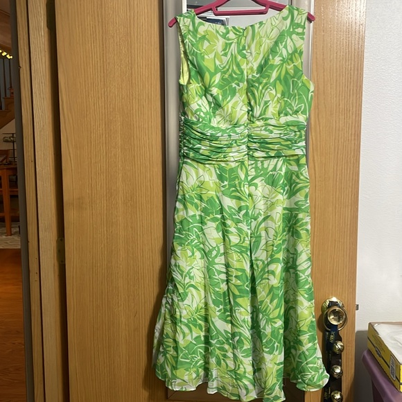 Hayley Matthews size 12 lined sleeveless dress ruched mid section lime green - Picture 9 of 12